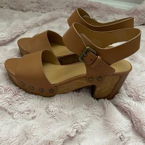 Beautiful Nine West wooden platform sandals!